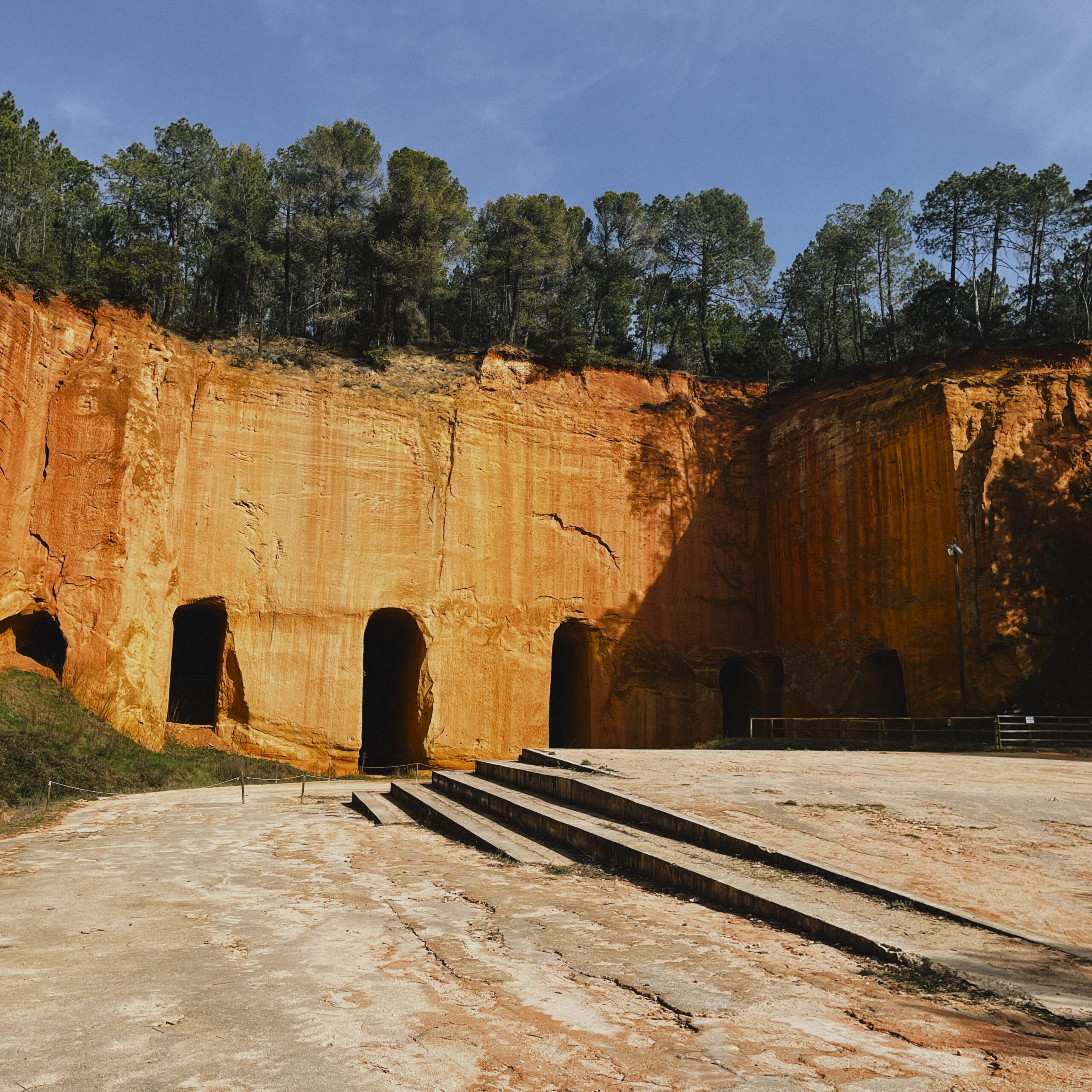Pafpaf Production Sud Nature Roches Ocres Exterieur
