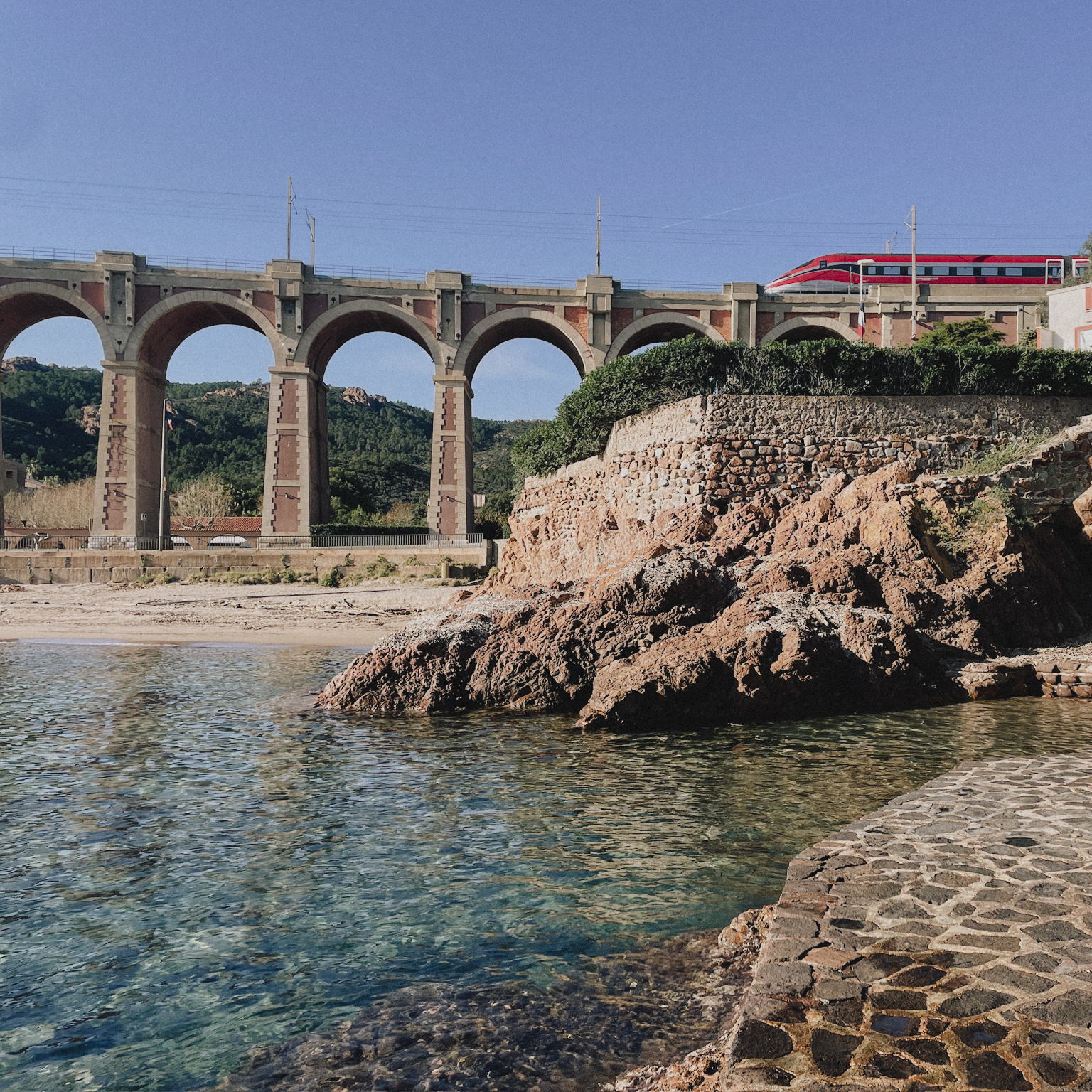 Pafpaf Production Marseille Mer Pont Décor