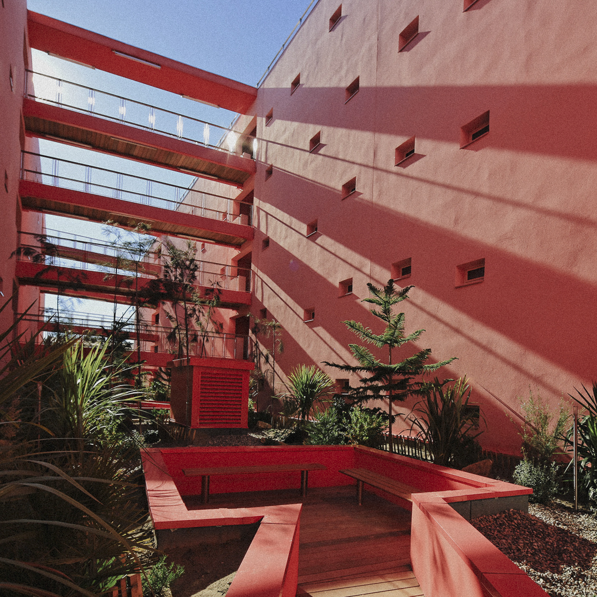 Pafpaf Production Marseille Mur Architecture Rouge